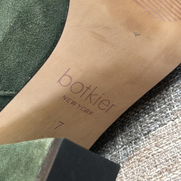 Botkier Women's green  Toe Suede Mid Heel Ankle Boot Bootie - Picture 8 of 11